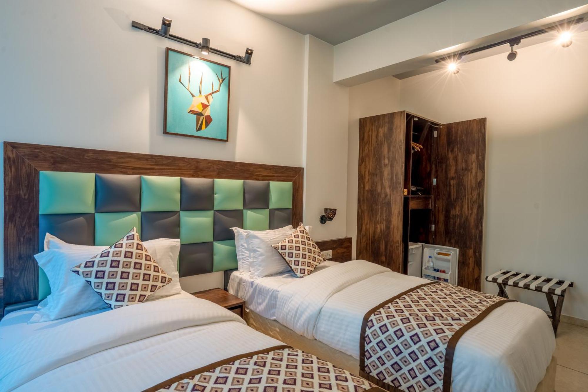 Hotel El Classico Раджкот Экстерьер фото